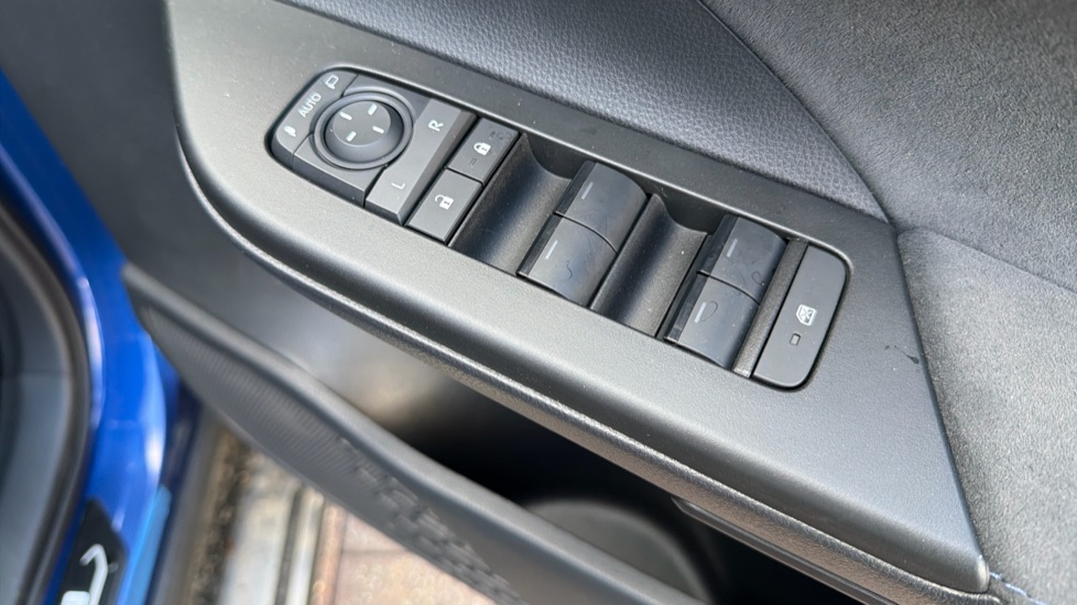 Toyota C-HR 1.8 Hybrid Excel 5dr CVT Hybrid Hatchback - Image 35