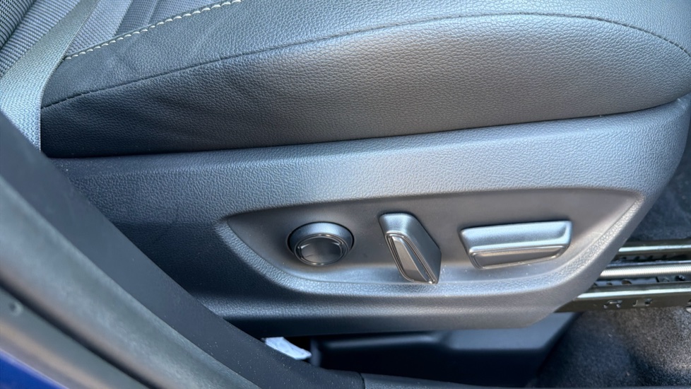 Toyota C-HR 1.8 Hybrid Excel 5dr CVT Hybrid Hatchback - Image 37