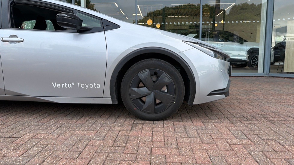 Toyota Prius 2.0 PHEV Design 5dr CVT Hatchback - Image 25