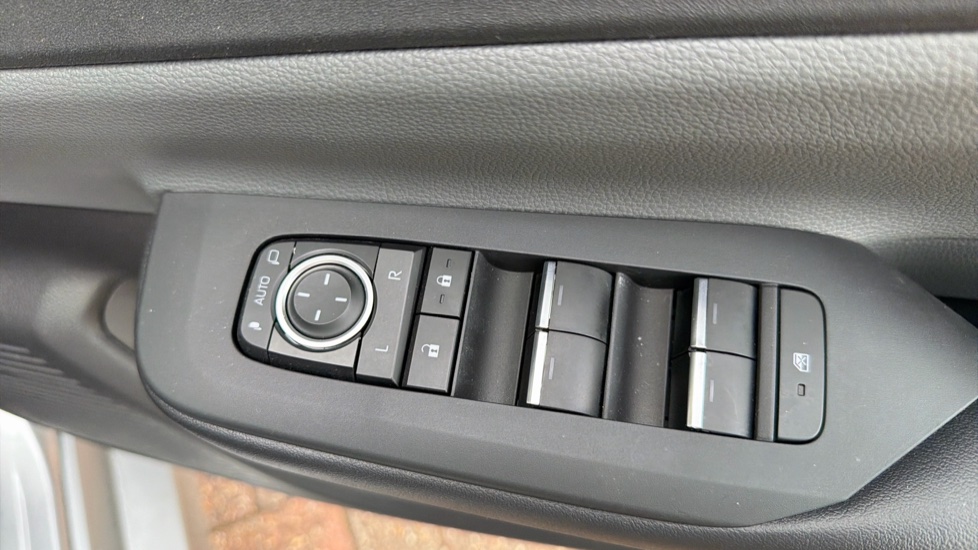 Toyota Prius 2.0 PHEV Design 5dr CVT Hatchback - Image 35