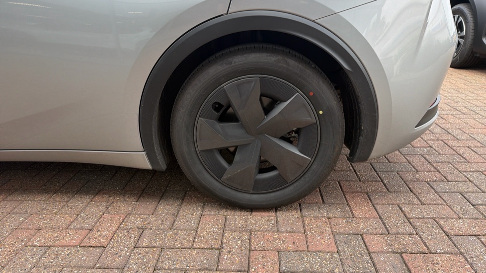 Toyota Prius 2.0 PHEV Design 5dr CVT Hatchback - Image 43