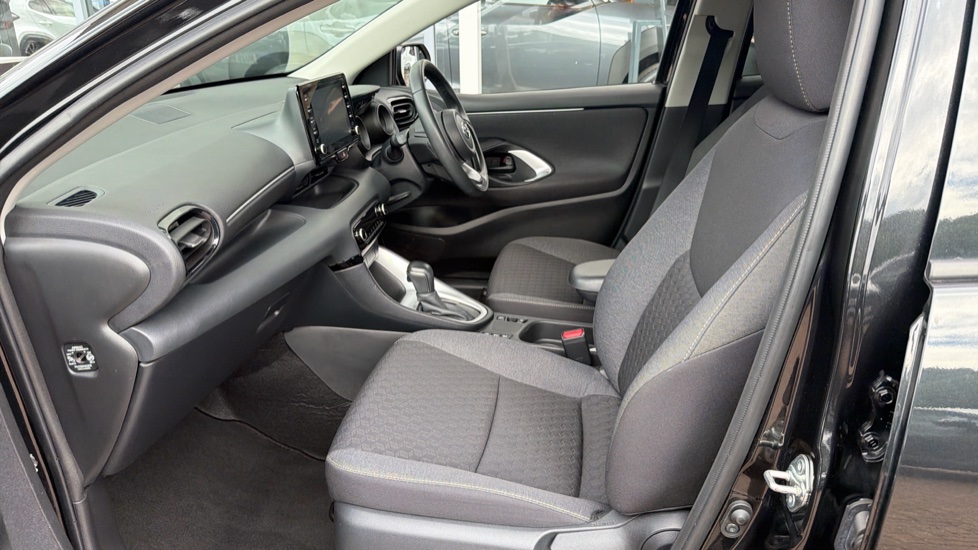 Toyota Yaris 1.5 Hybrid Design 5dr CVT Hybrid Hatchback - Image 5