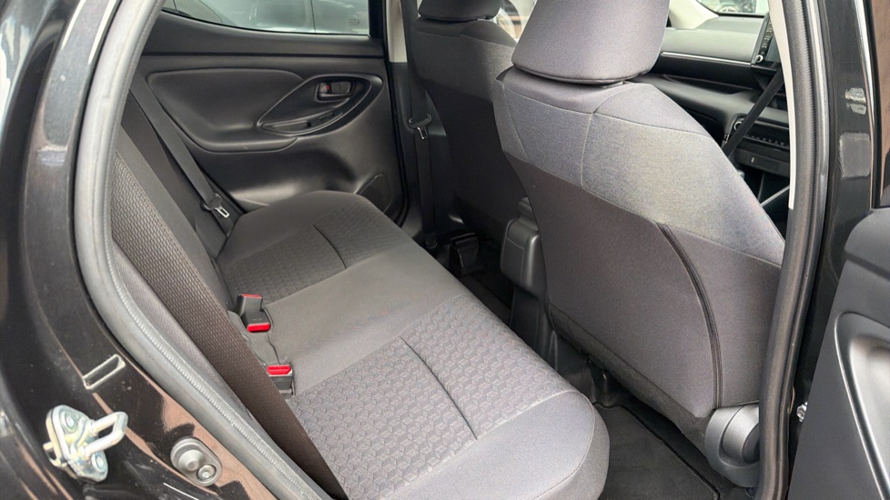 Toyota Yaris 1.5 Hybrid Design 5dr CVT Hybrid Hatchback - Image 8