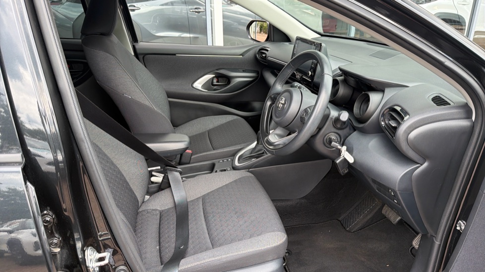 Toyota Yaris 1.5 Hybrid Design 5dr CVT Hybrid Hatchback - Image 12