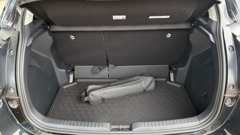 Toyota Yaris 1.5 Hybrid Design 5dr CVT Hybrid Hatchback - Image 13