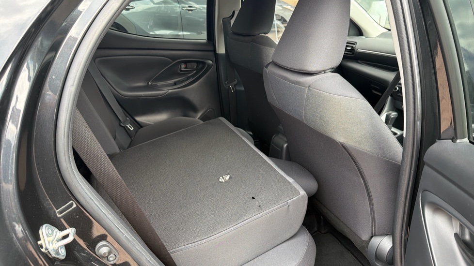 Toyota Yaris 1.5 Hybrid Design 5dr CVT Hybrid Hatchback - Image 18