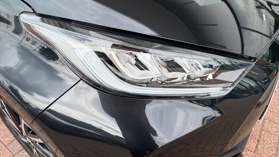 Toyota Yaris 1.5 Hybrid Design 5dr CVT Hybrid Hatchback - Image 20