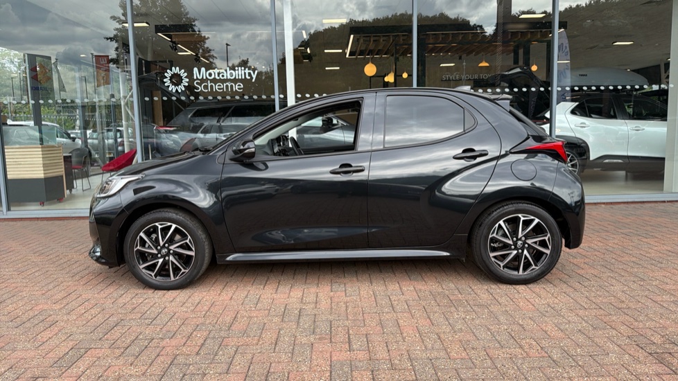 Toyota Yaris 1.5 Hybrid Design 5dr CVT Hybrid Hatchback - Image 24