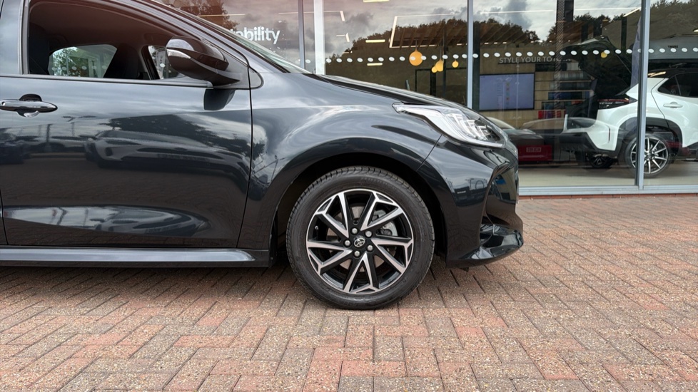 Toyota Yaris 1.5 Hybrid Design 5dr CVT Hybrid Hatchback - Image 25