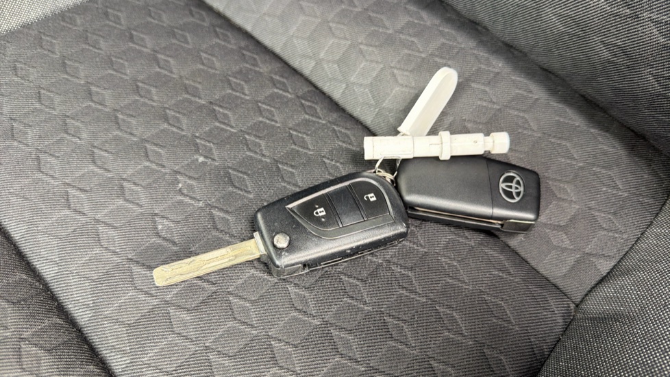 Toyota Yaris 1.5 Hybrid Design 5dr CVT Hybrid Hatchback - Image 28