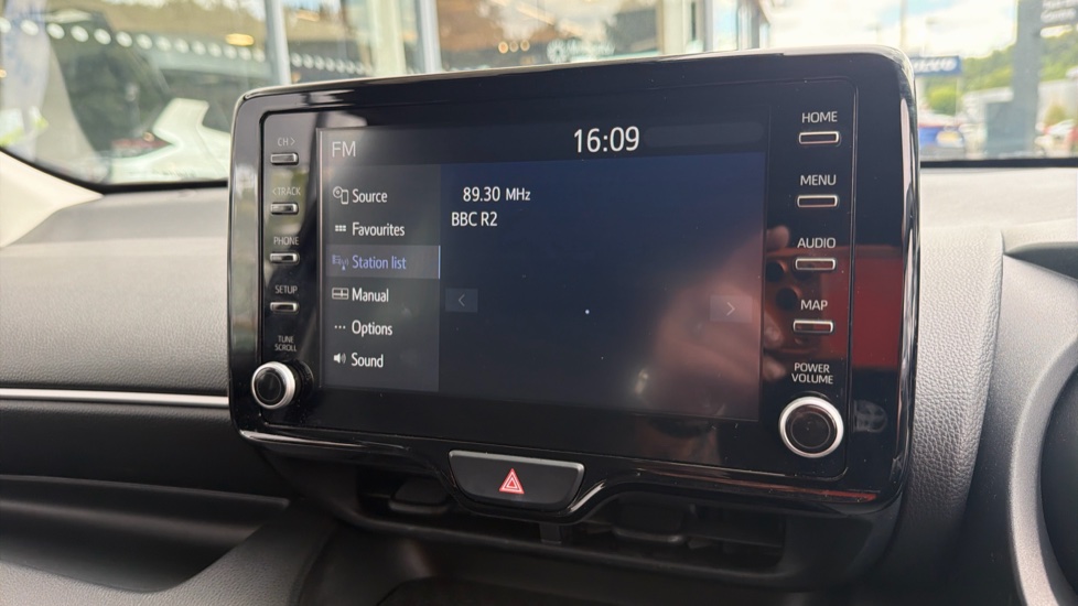Toyota Yaris 1.5 Hybrid Design 5dr CVT Hybrid Hatchback - Image 32