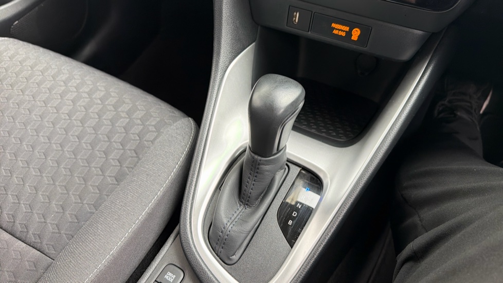 Toyota Yaris 1.5 Hybrid Design 5dr CVT Hybrid Hatchback - Image 39