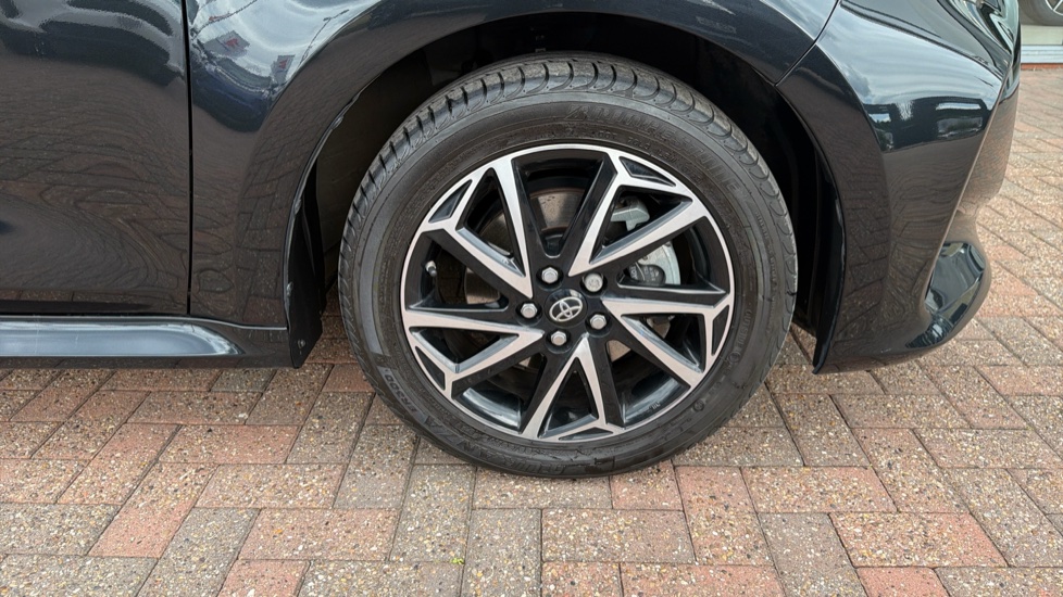 Toyota Yaris 1.5 Hybrid Design 5dr CVT Hybrid Hatchback - Image 40