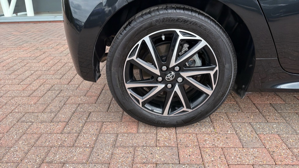 Toyota Yaris 1.5 Hybrid Design 5dr CVT Hybrid Hatchback - Image 41