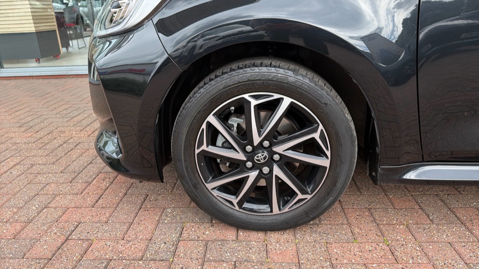 Toyota Yaris 1.5 Hybrid Design 5dr CVT Hybrid Hatchback - Image 42