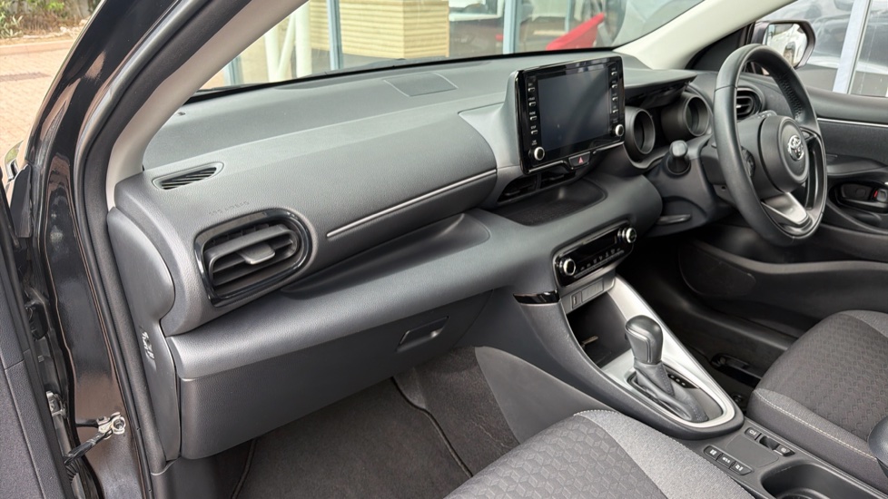 Toyota Yaris 1.5 Hybrid Design 5dr CVT Hybrid Hatchback - Image 44