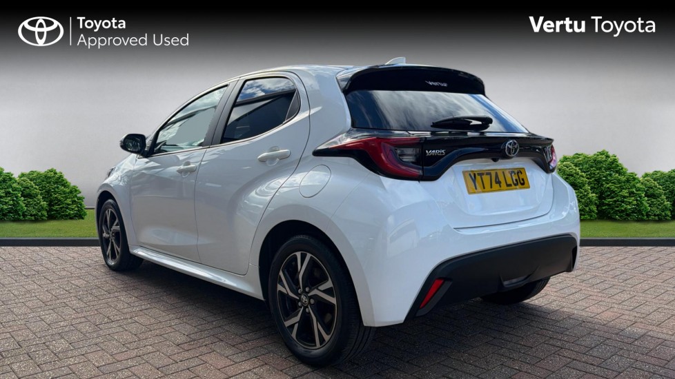 Toyota Yaris 1.5 Hybrid Design 5dr CVT Hybrid Hatchback - Image 4