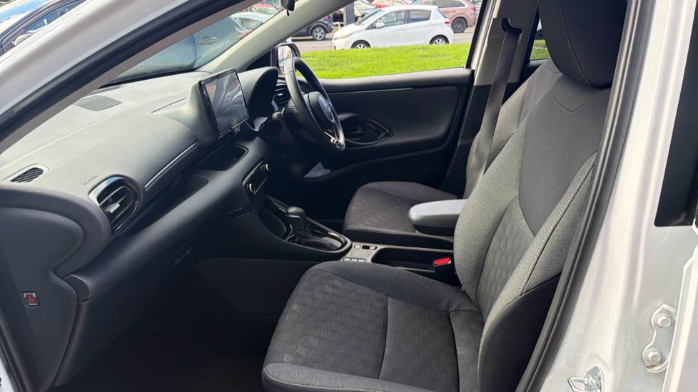 Toyota Yaris 1.5 Hybrid Design 5dr CVT Hybrid Hatchback - Image 5
