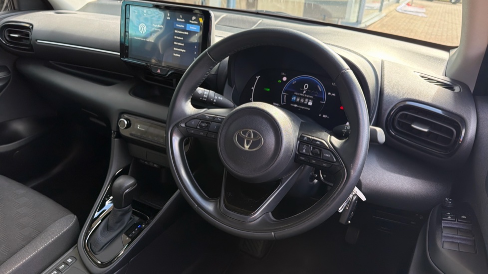 Toyota Yaris 1.5 Hybrid Design 5dr CVT Hybrid Hatchback - Image 7