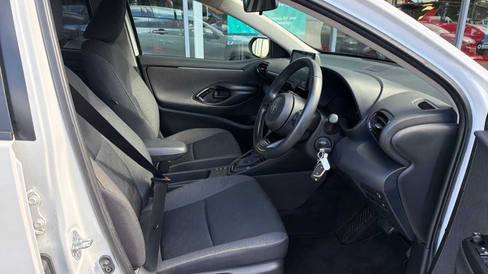Toyota Yaris 1.5 Hybrid Design 5dr CVT Hybrid Hatchback - Image 12