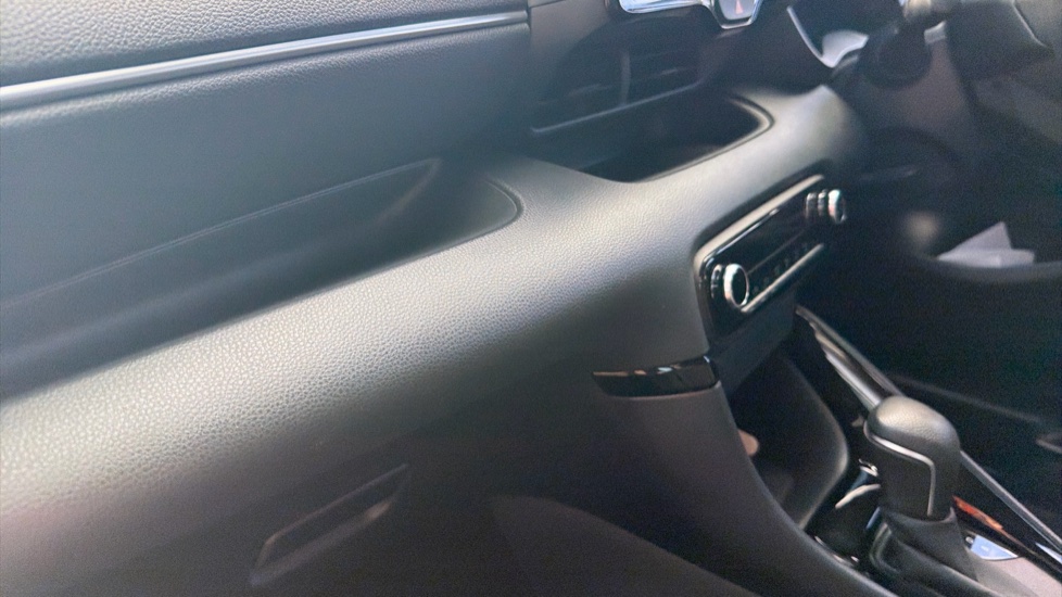 Toyota Yaris 1.5 Hybrid Design 5dr CVT Hybrid Hatchback - Image 16