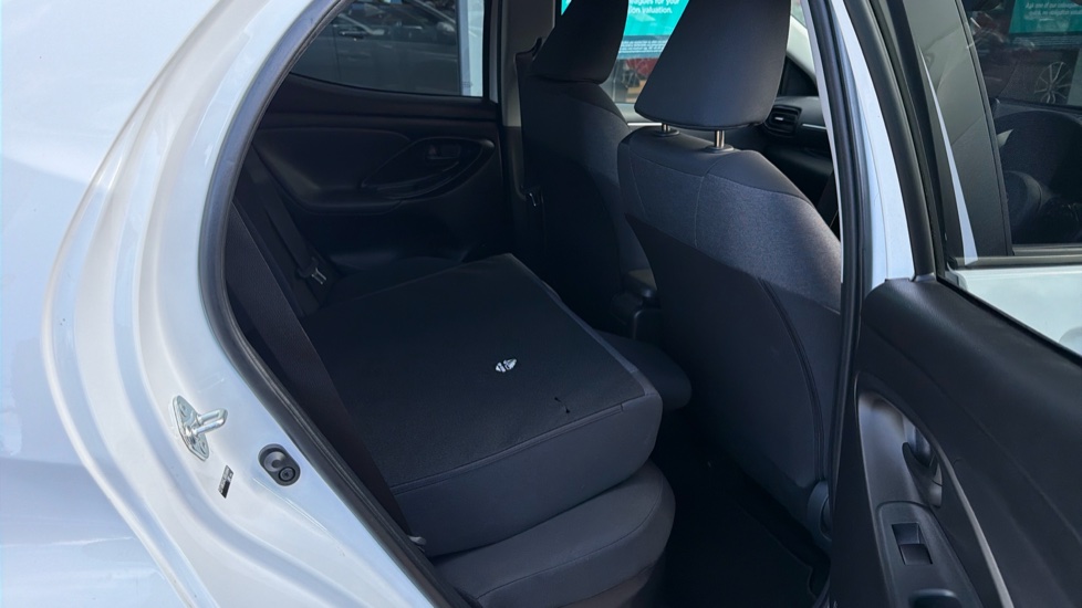Toyota Yaris 1.5 Hybrid Design 5dr CVT Hybrid Hatchback - Image 18
