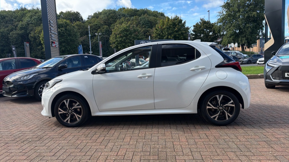 Toyota Yaris 1.5 Hybrid Design 5dr CVT Hybrid Hatchback - Image 24
