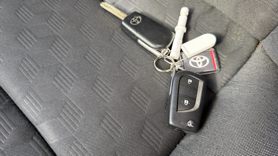 Toyota Yaris 1.5 Hybrid Design 5dr CVT Hybrid Hatchback - Image 28