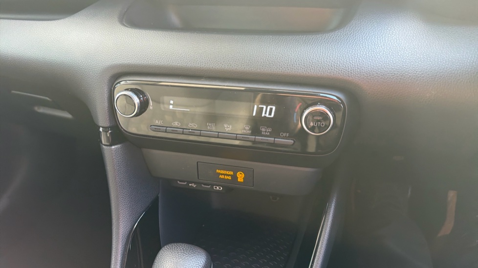 Toyota Yaris 1.5 Hybrid Design 5dr CVT Hybrid Hatchback - Image 38