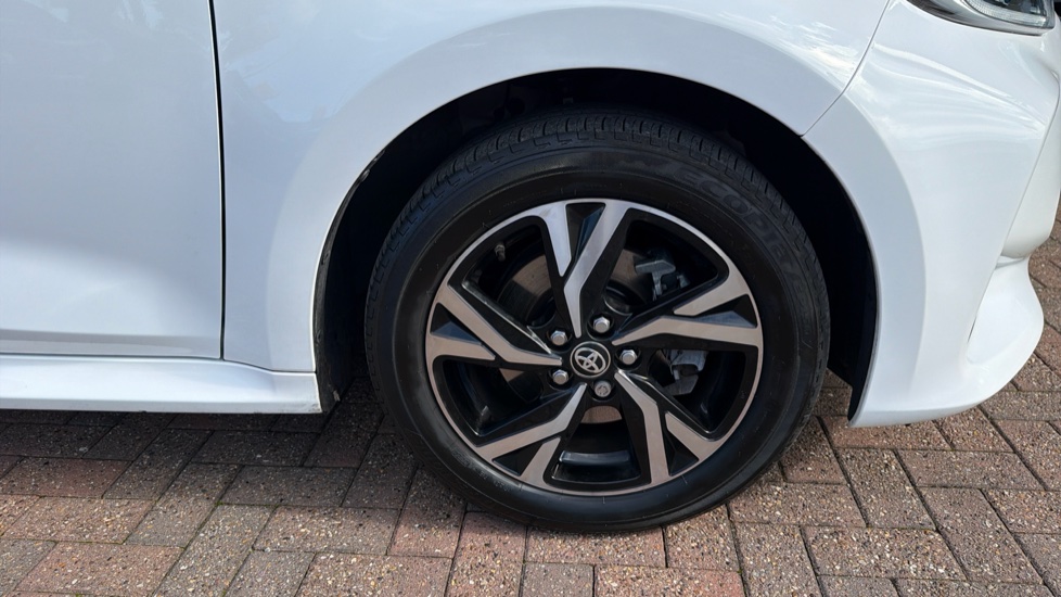 Toyota Yaris 1.5 Hybrid Design 5dr CVT Hybrid Hatchback - Image 40