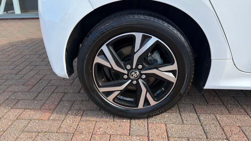 Toyota Yaris 1.5 Hybrid Design 5dr CVT Hybrid Hatchback - Image 41
