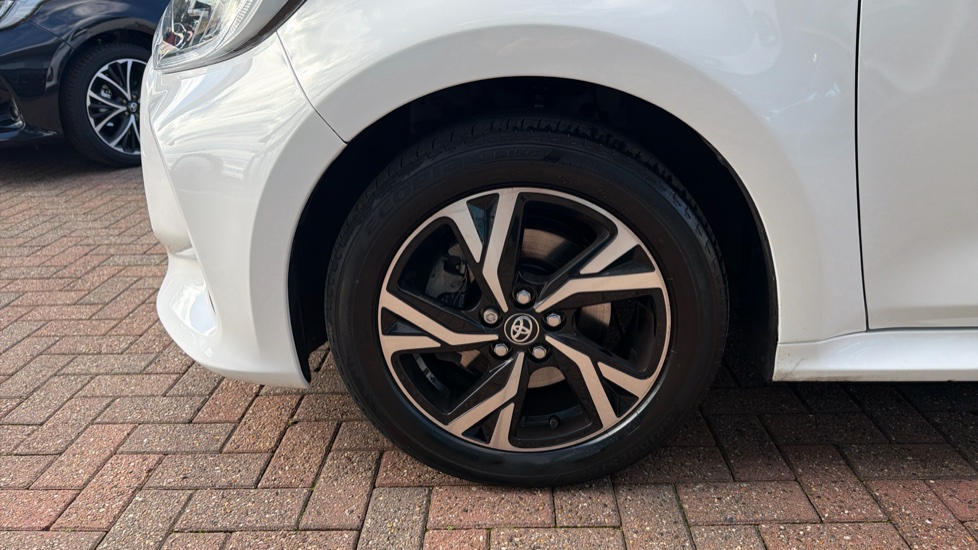 Toyota Yaris 1.5 Hybrid Design 5dr CVT Hybrid Hatchback - Image 42
