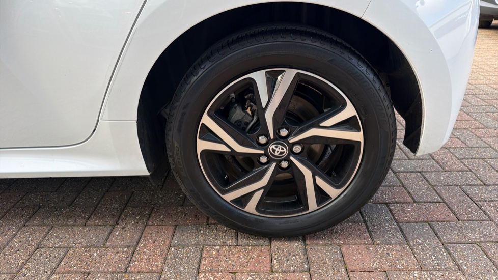 Toyota Yaris 1.5 Hybrid Design 5dr CVT Hybrid Hatchback - Image 43