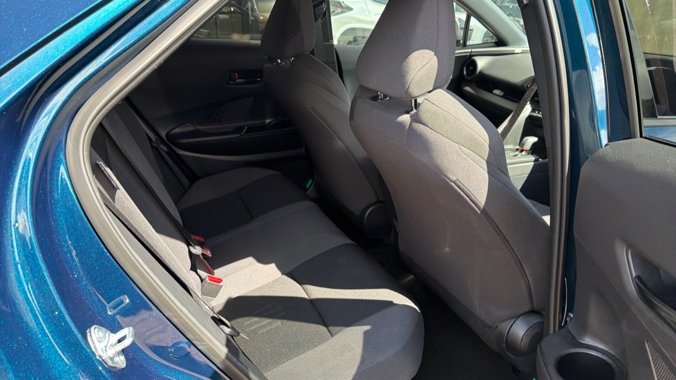 Toyota C-HR 2.0 PHEV Design 5dr CVT Hatchback - Image 8