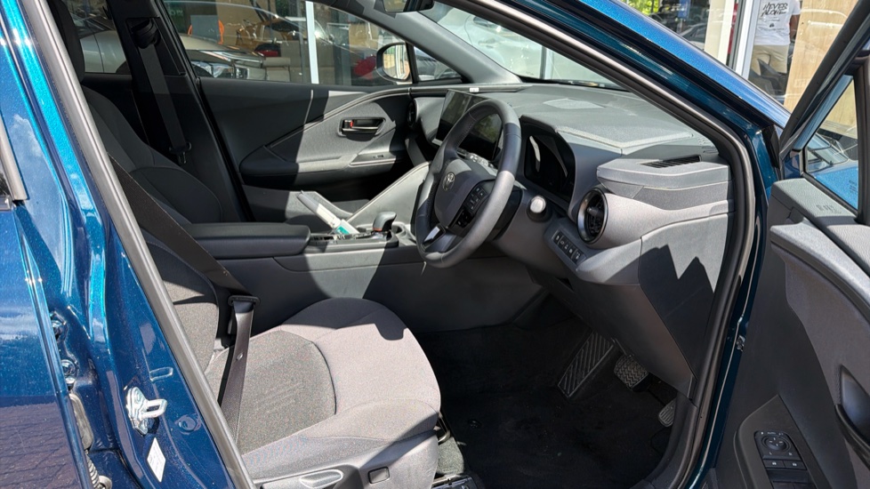 Toyota C-HR 2.0 PHEV Design 5dr CVT Hatchback - Image 12