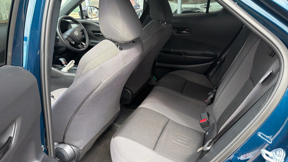 Toyota C-HR 2.0 PHEV Design 5dr CVT Hatchback - Image 15