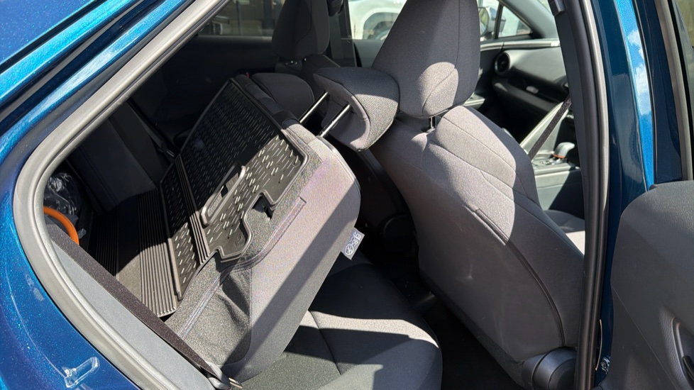 Toyota C-HR 2.0 PHEV Design 5dr CVT Hatchback - Image 18
