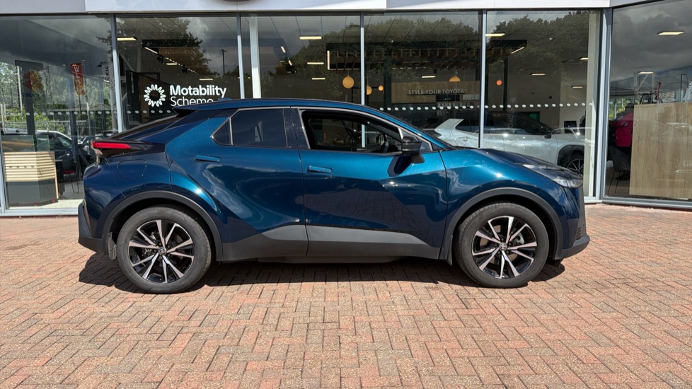Toyota C-HR 2.0 PHEV Design 5dr CVT Hatchback - Image 23