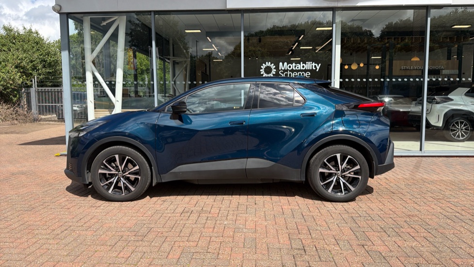Toyota C-HR 2.0 PHEV Design 5dr CVT Hatchback - Image 24