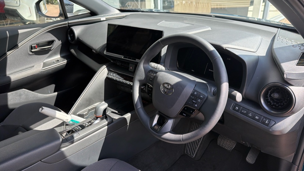 Toyota C-HR 2.0 PHEV Design 5dr CVT Hatchback - Image 34
