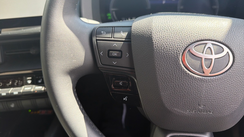 Toyota C-HR 2.0 PHEV Design 5dr CVT Hatchback - Image 36