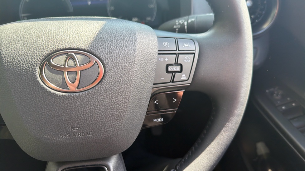 Toyota C-HR 2.0 PHEV Design 5dr CVT Hatchback - Image 37
