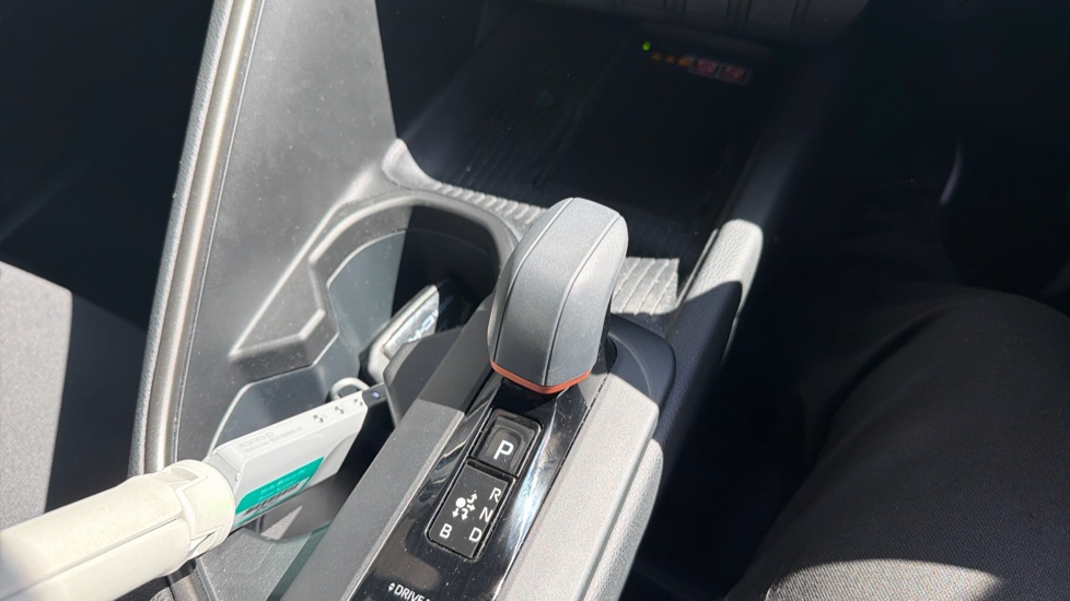 Toyota C-HR 2.0 PHEV Design 5dr CVT Hatchback - Image 39