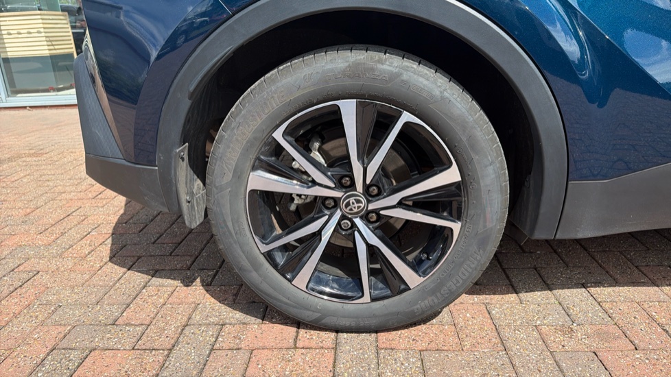 Toyota C-HR 2.0 PHEV Design 5dr CVT Hatchback - Image 41