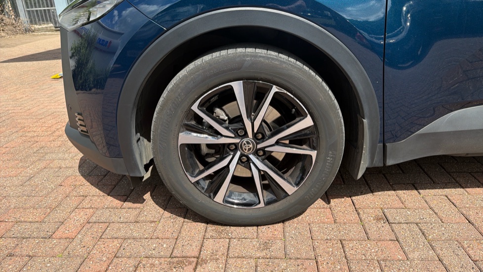 Toyota C-HR 2.0 PHEV Design 5dr CVT Hatchback - Image 42