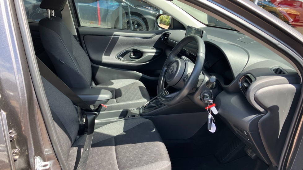 Toyota Yaris 1.5 Hybrid Design 5dr CVT Hybrid Hatchback - Image 12