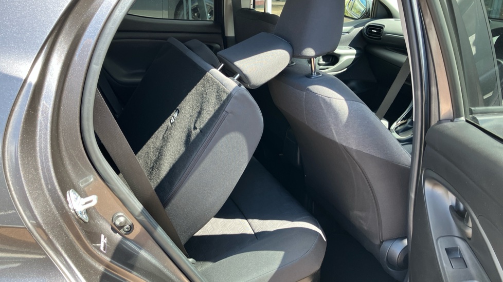 Toyota Yaris 1.5 Hybrid Design 5dr CVT Hybrid Hatchback - Image 18