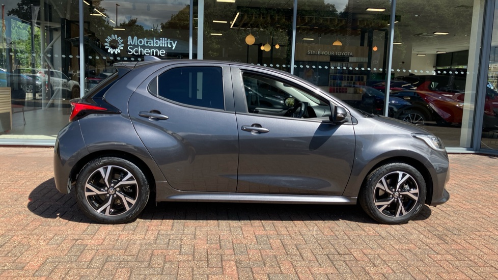 Toyota Yaris 1.5 Hybrid Design 5dr CVT Hybrid Hatchback - Image 23