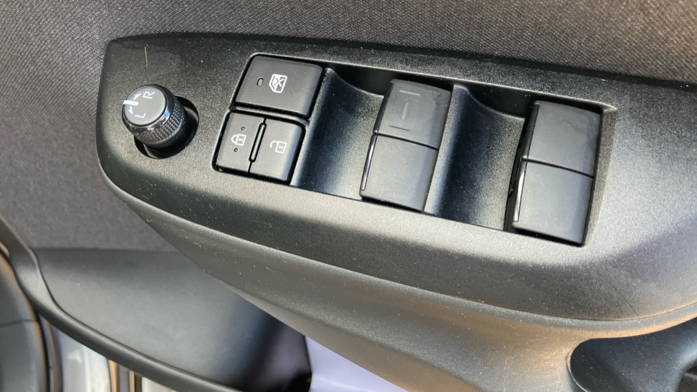 Toyota Yaris 1.5 Hybrid Design 5dr CVT Hybrid Hatchback - Image 35