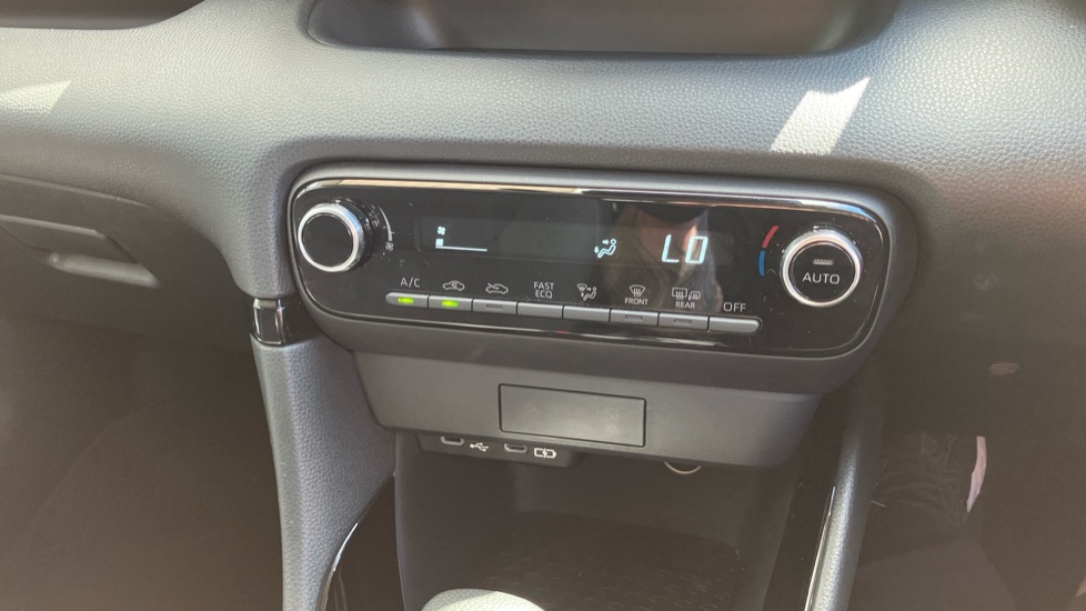 Toyota Yaris 1.5 Hybrid Design 5dr CVT Hybrid Hatchback - Image 38